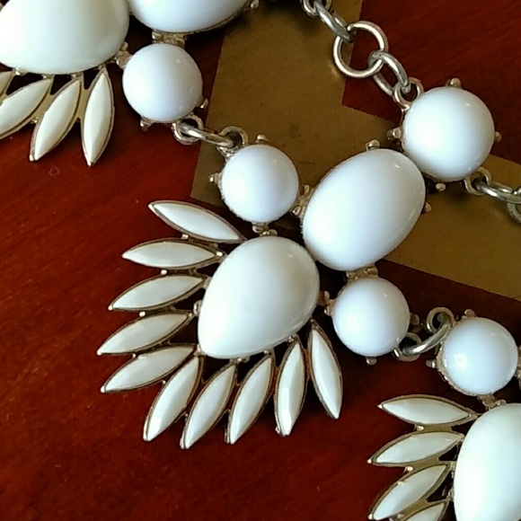 2 Tone White Statement Necklace - Picture 5 of 5