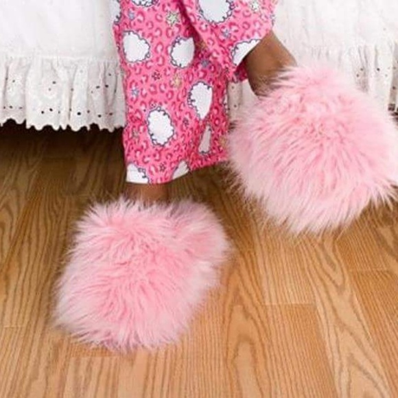 Fuzzy pink slippers - Picture 4 of 4
