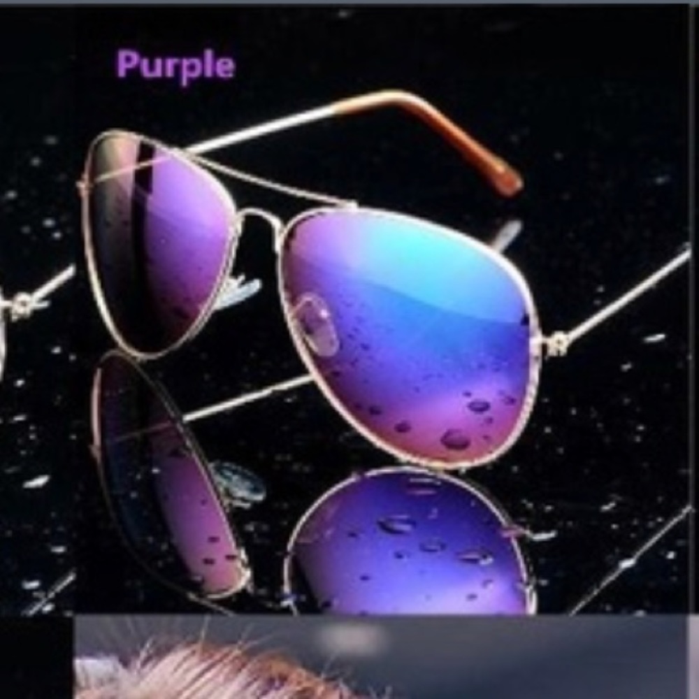 Fashion mirrored sunglasses.