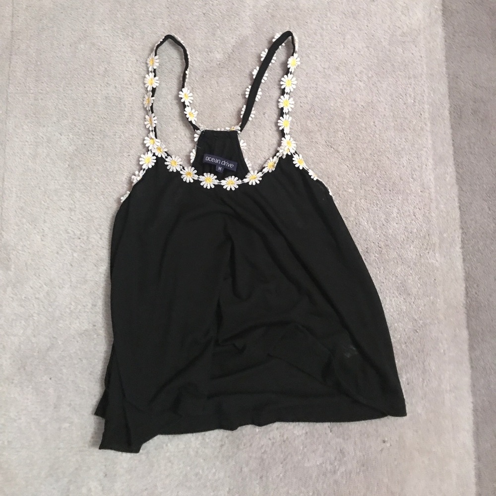 Daisy detail tank