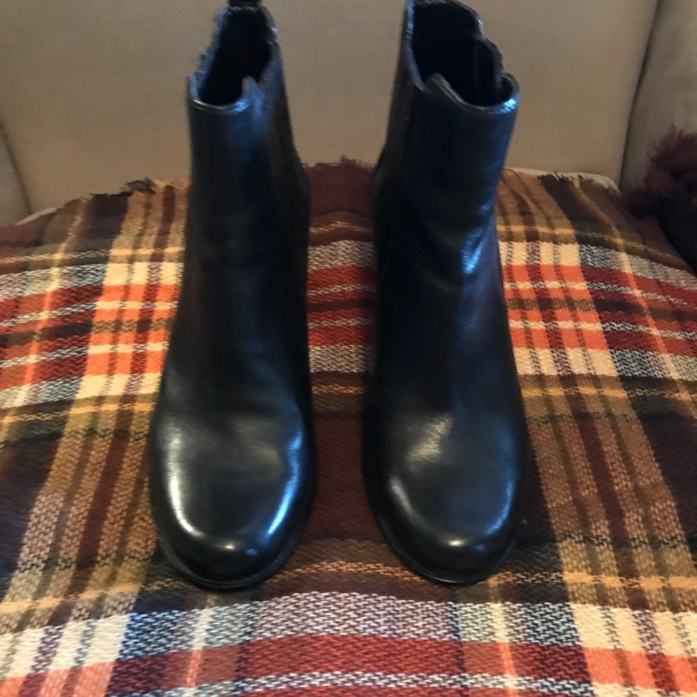 Ecco ankle heeled boots size 9