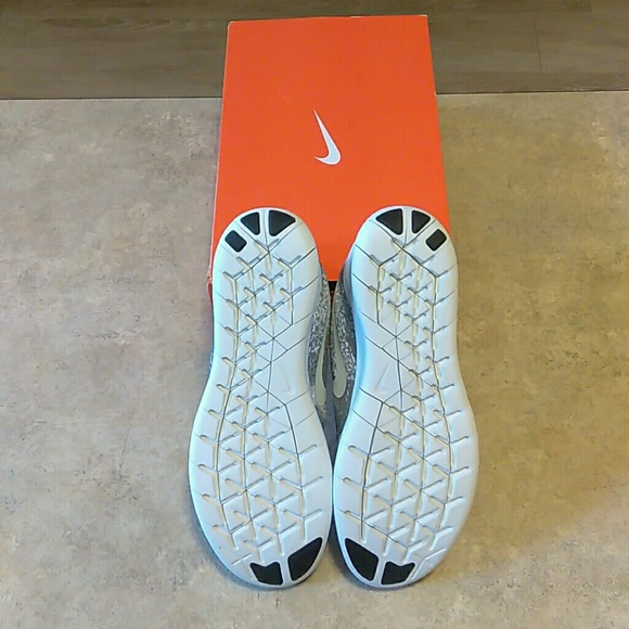 "New" Nike Free Run Print - Picture 6 of 8