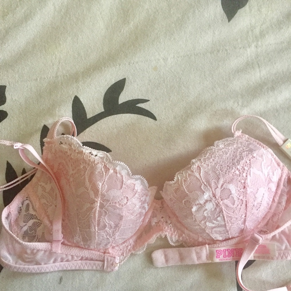 VS Pink NEW Lacy Underwire Bra 32B