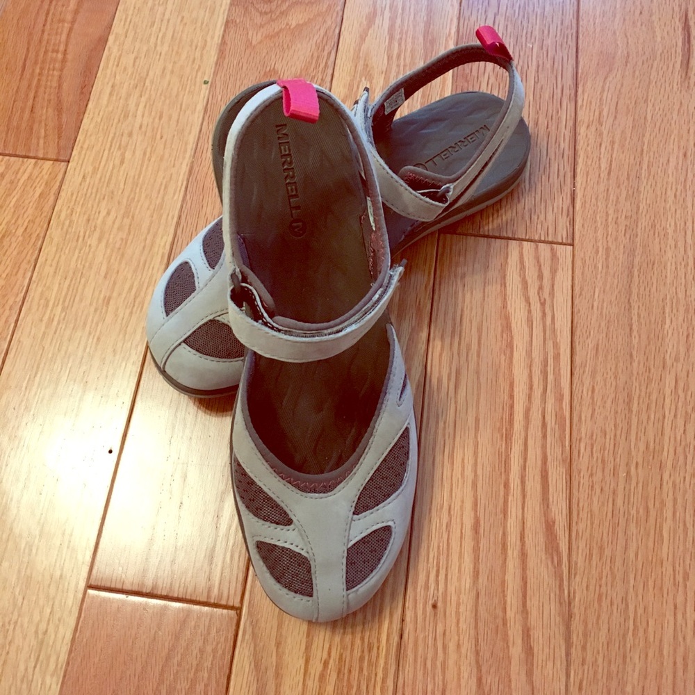 Sporty comfy Merrells