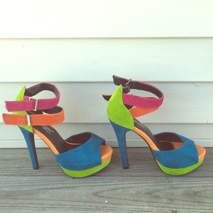 ✨Sassy, Fun and colorful Heels⚡️Make an Offer💃🏾