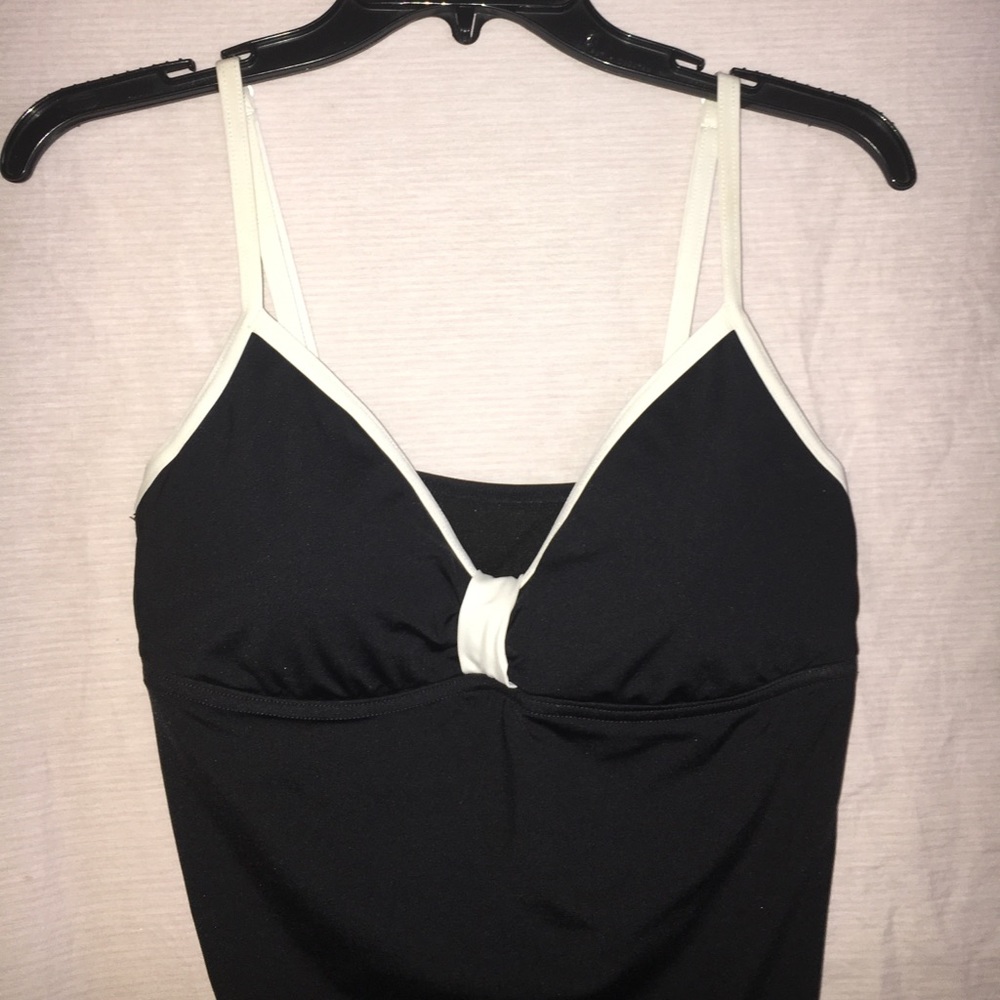 Swimsuit top w skirt 🖤