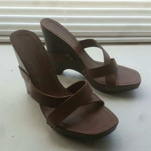 Ultra sexy Colin Stuart wood wedge slides. Size 8
