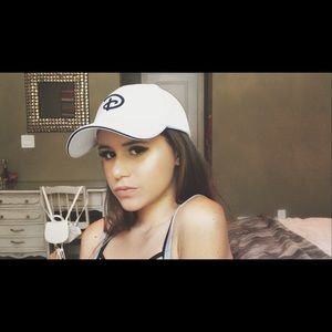 Meet your Posher, Ava