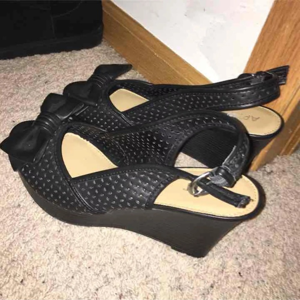 Bowtie Wedges