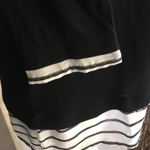 GAP black 3/4 sleeve top - Picture 4 of 7