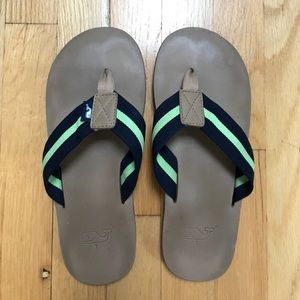 size 9 vineyard vines flip flops