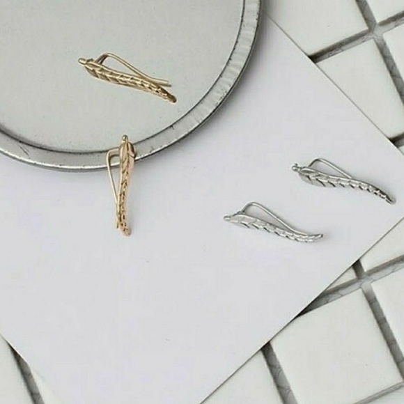3 for $15💕 Feather Stud Ear Cuff - Picture 2 of 2