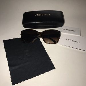 Versace Sunglasses Model 4277 in Tortoise color