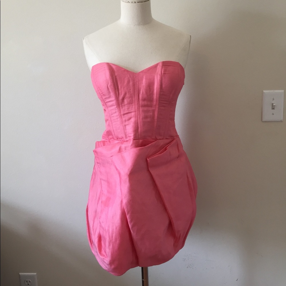 Strapless sweetheart neckline dress