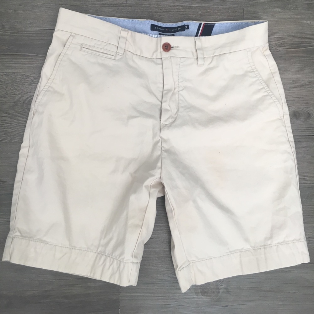 32 Tommy Hilfiger shorts in stone