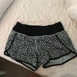 Fun super comfy lululemon shorts! Size 6
