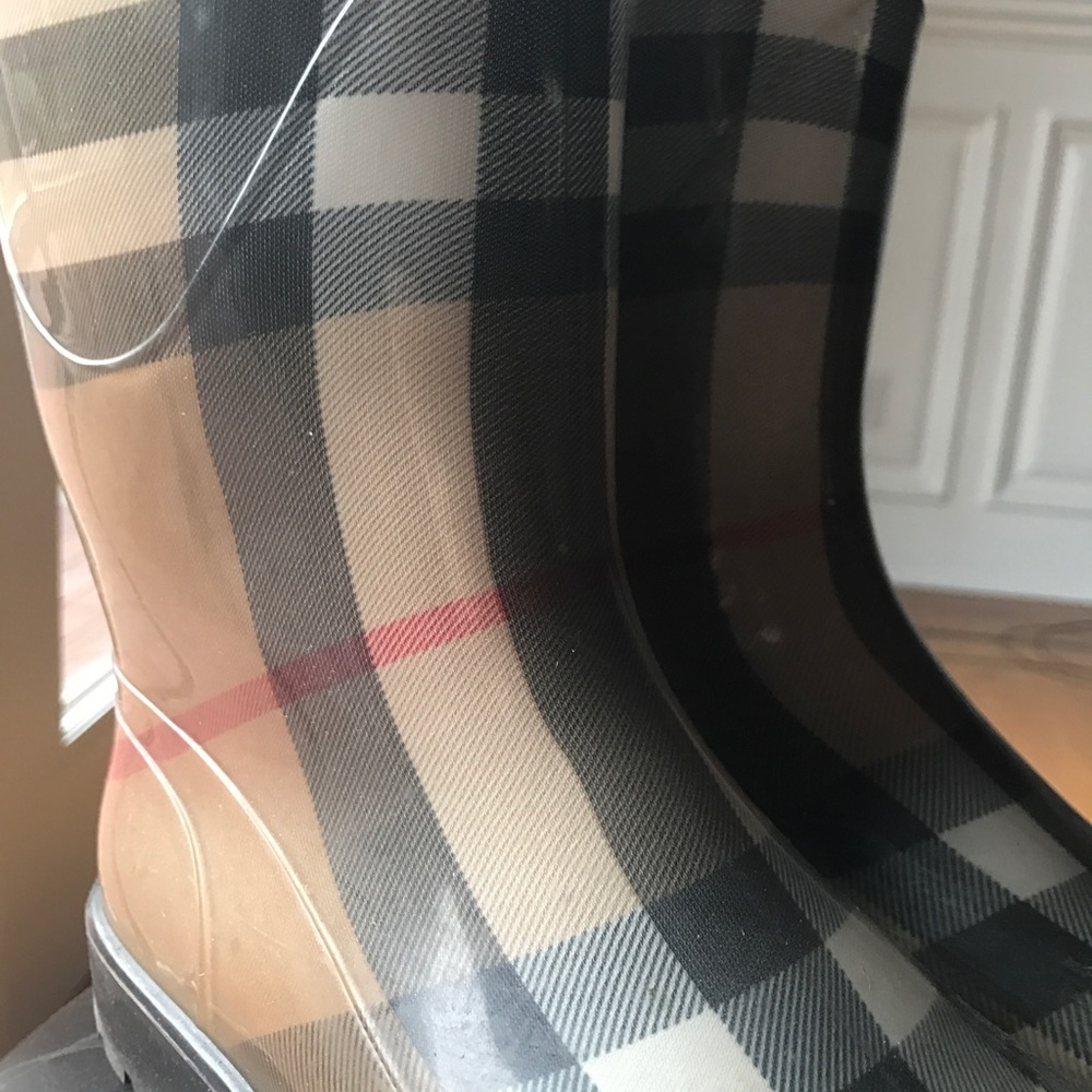 Burberry rain boots US size 7 - Picture 2 of 4
