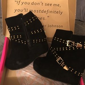 Suade black booties