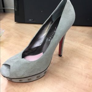 Paris Hilton Gray suede studded pumps
