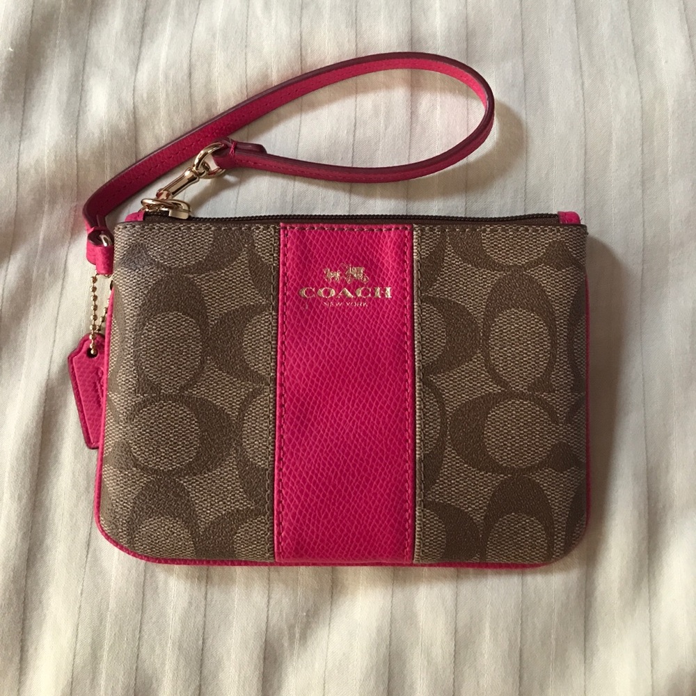BRAND NEW Coach Wristlet - hot pink - Picture 1 of 3