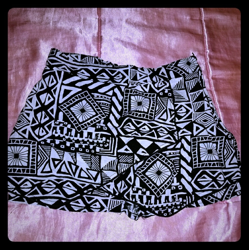 Cute Black and White Shorts/Skirt
