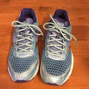 mizuno wave creation 10.5