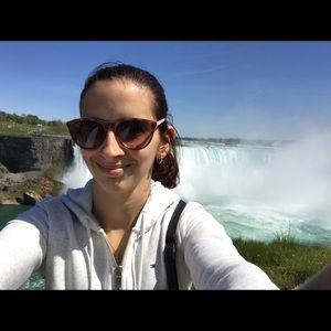 Meet your Posher, Leticia