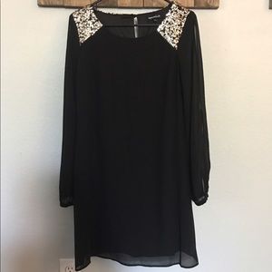 Cute black dress w/ slitted sleeves