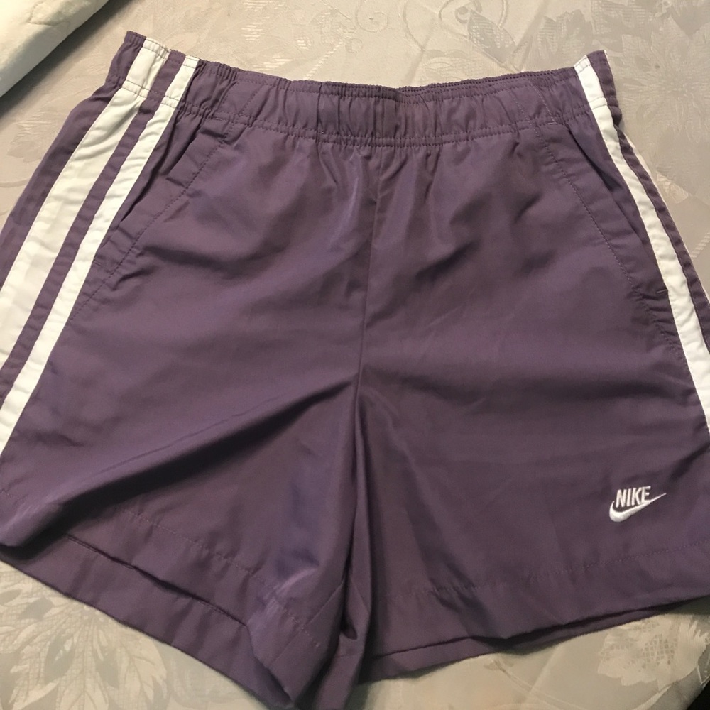 Ladies Nike shorts. Like new.