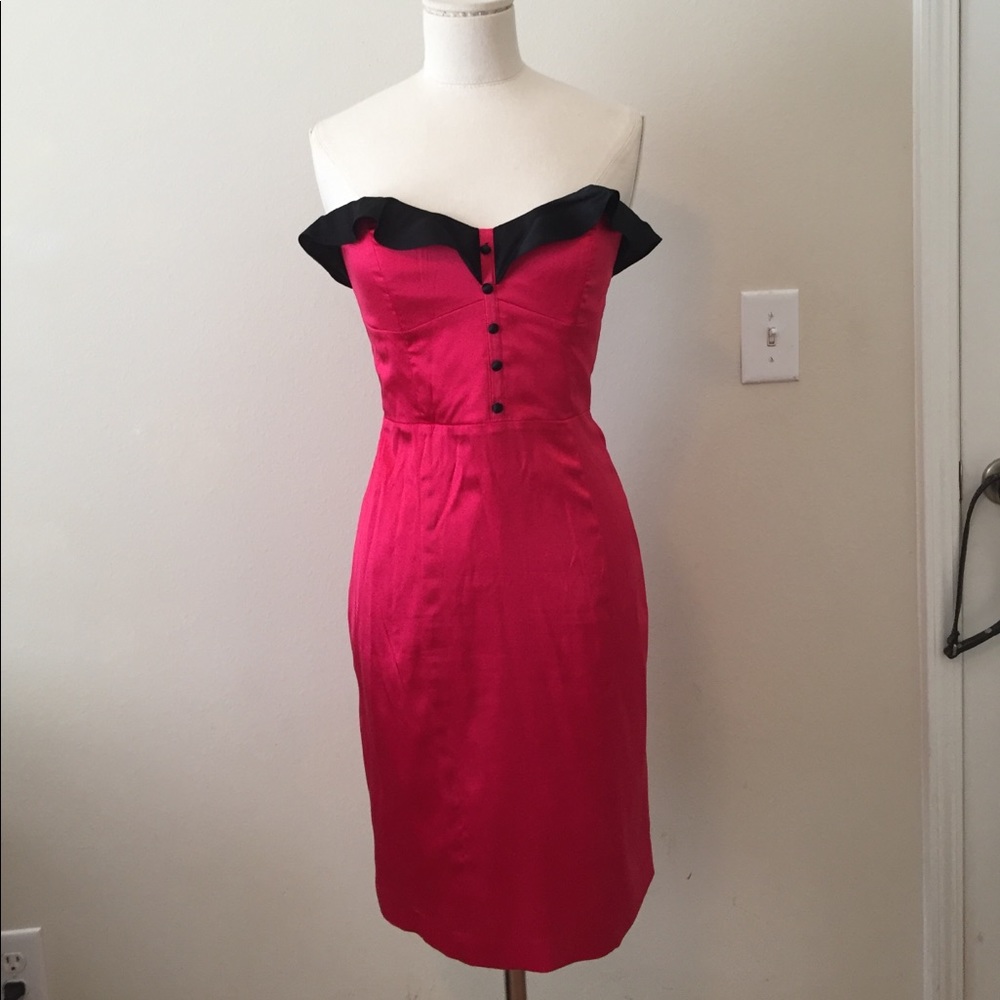 Bright pink/reddish strapless dress