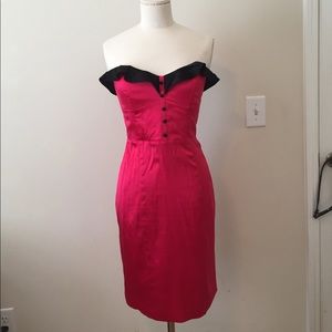 Bright pink/reddish strapless dress