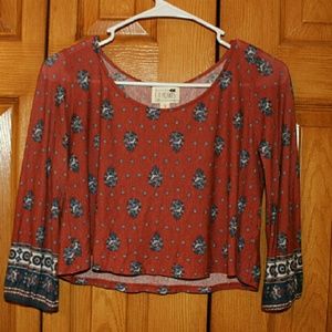 Quarter sleeve crop top