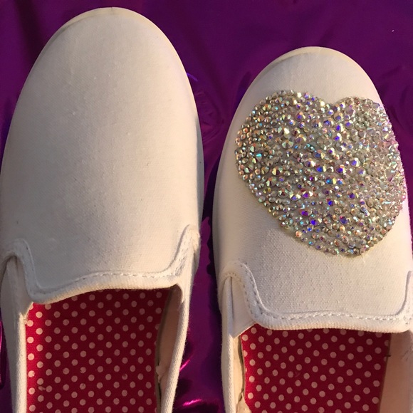 Canvas shoes with rhinestone heart. NWOT - Picture 2 of 5