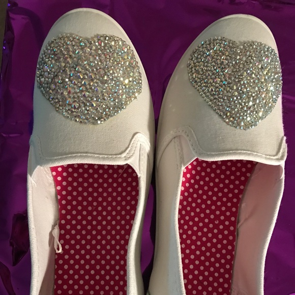 Canvas shoes with rhinestone heart. NWOT - Picture 1 of 5