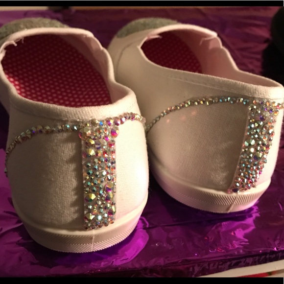 Canvas shoes with rhinestone heart. NWOT - Picture 3 of 5
