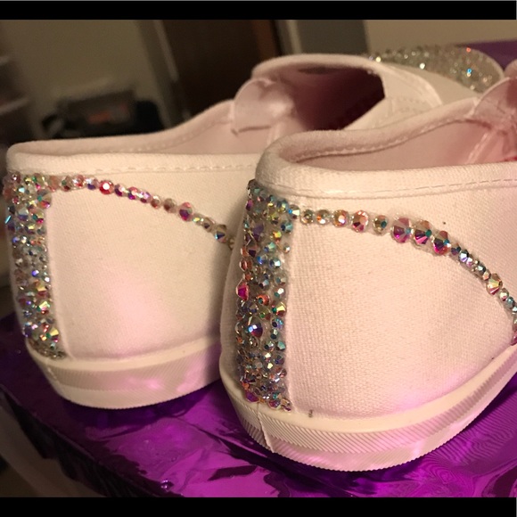Canvas shoes with rhinestone heart. NWOT - Picture 5 of 5