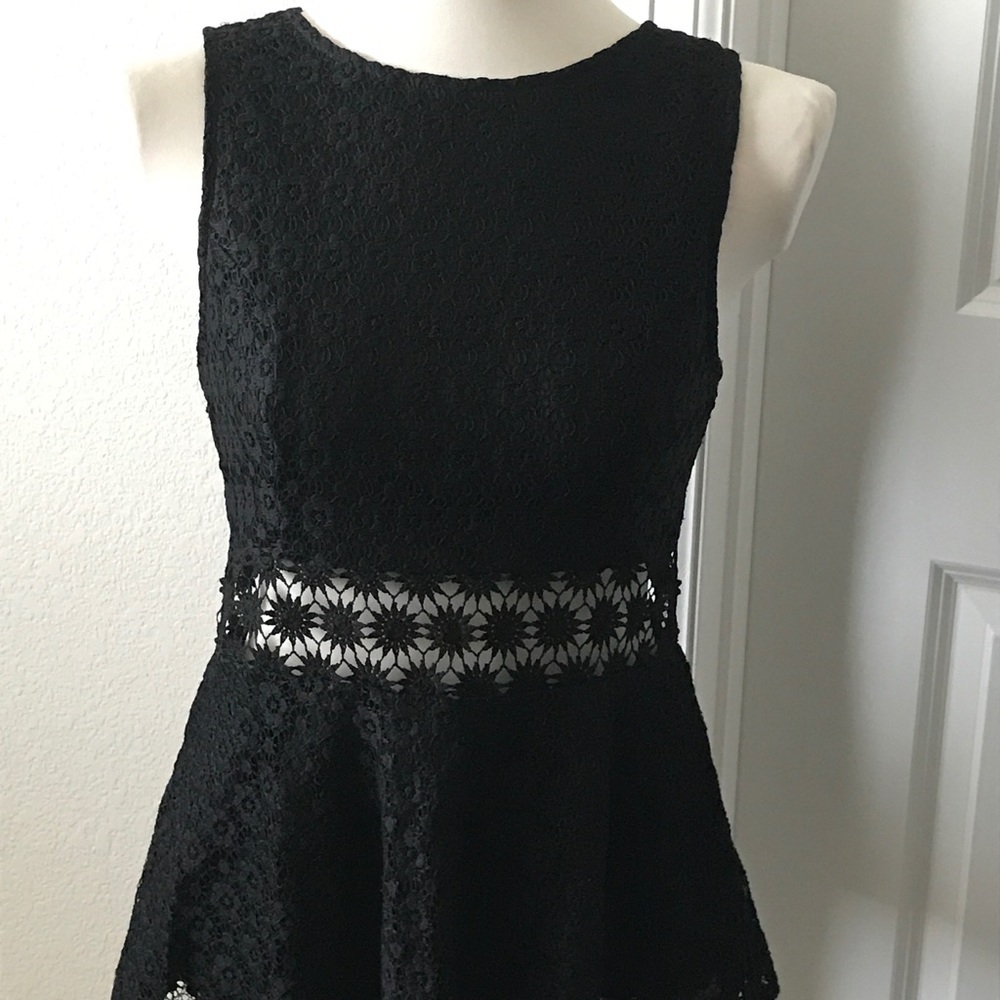 Haute Monde black lace sleeveless top size L