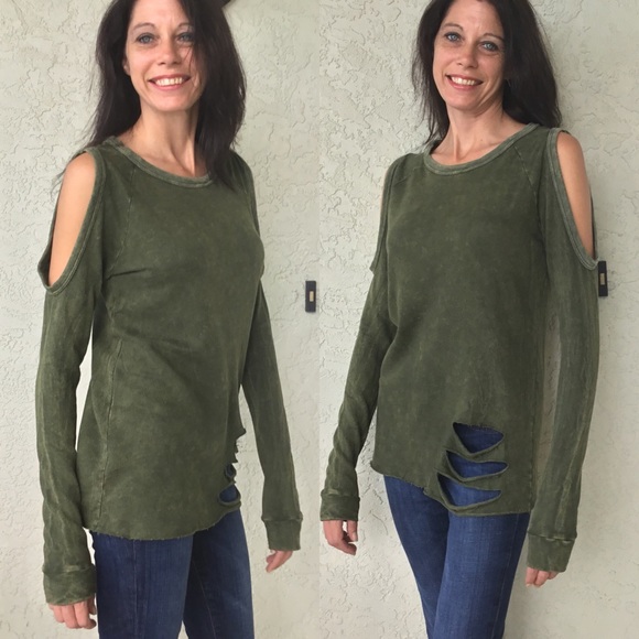 Last 1 💫Medium Only! Olive Distressed Top - Picture 3 of 3