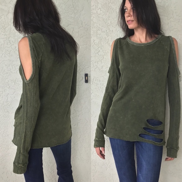Last 1 💫Medium Only! Olive Distressed Top - Picture 2 of 3