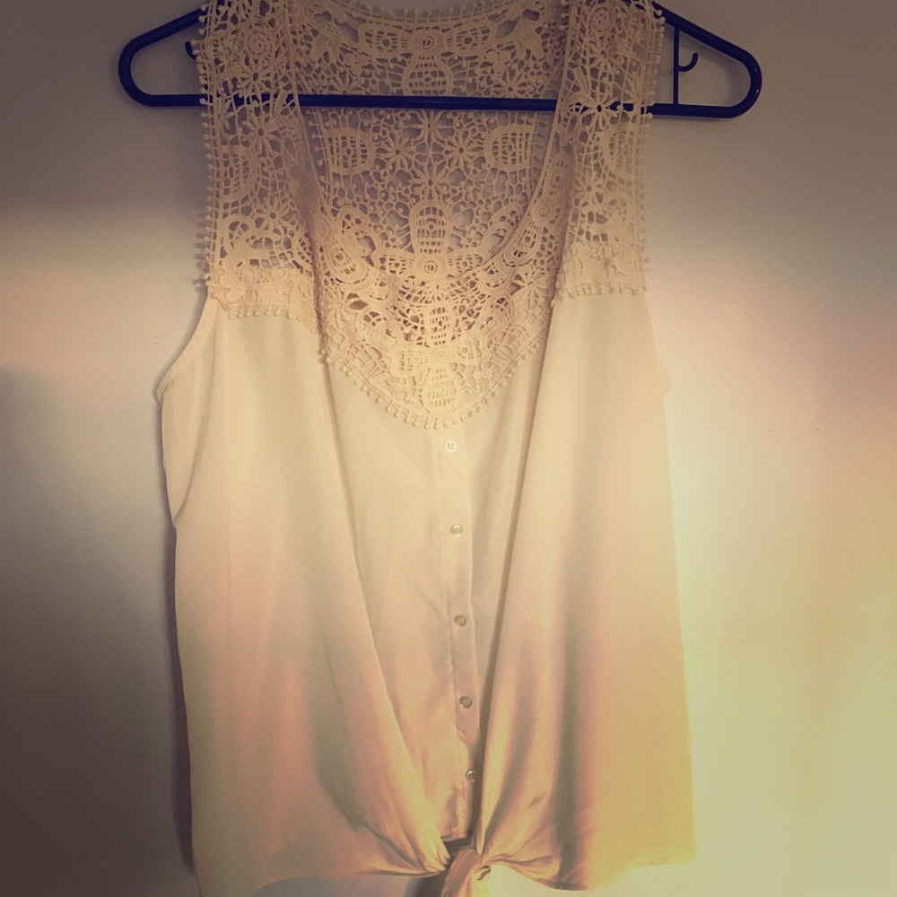 Lace Detailed Sleeveless Blouse