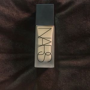 Final Price NARS Luminous Weightless Foundation