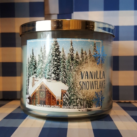 bath and body works other bbw vanilla snowflake 3 wick candle bath and body works vanilla snowflake candle
