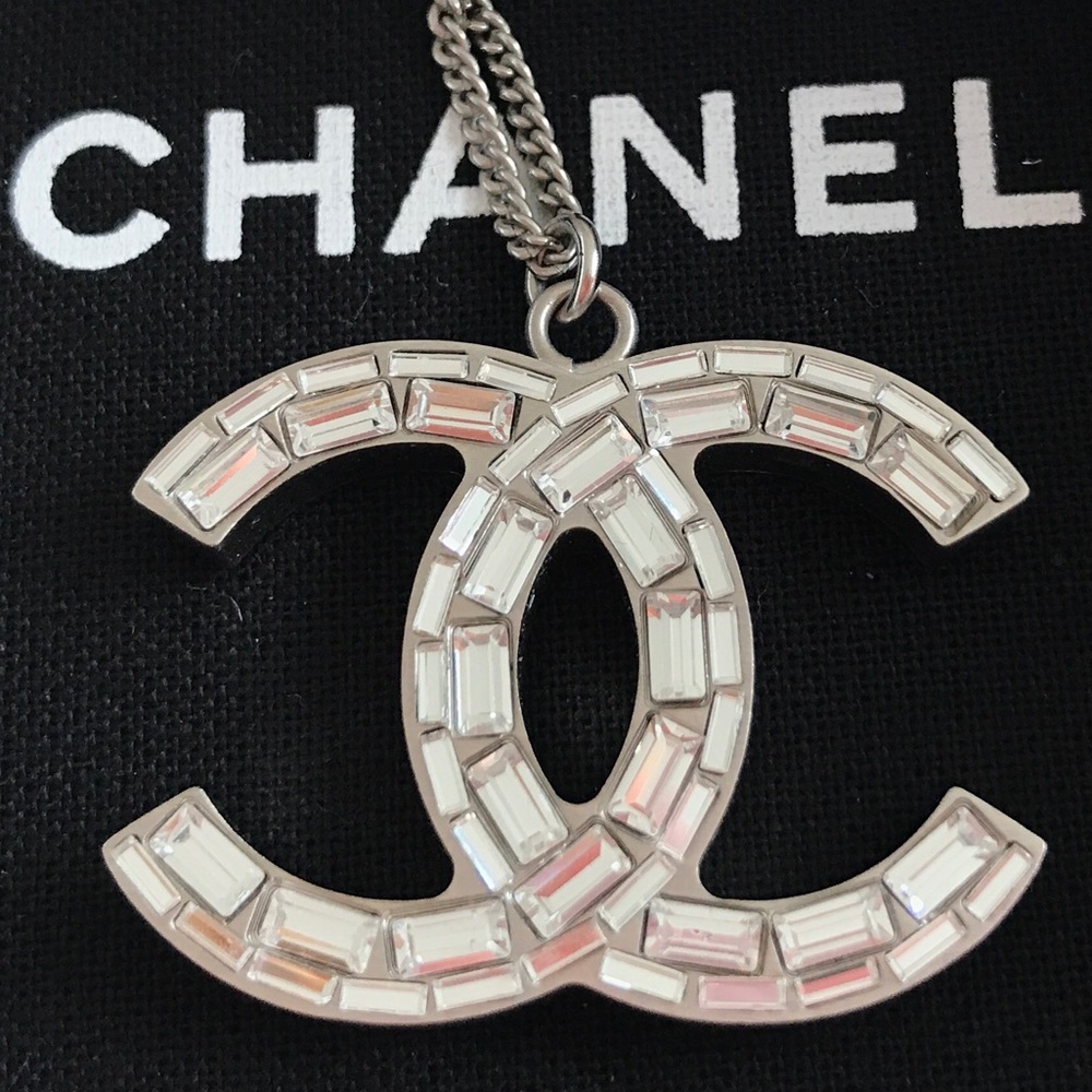 CHANEL CRYSTAL CC NECKLACE 100% Authentic