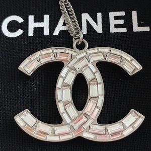 CHANEL CRYSTAL CC NECKLACE 100% Authentic