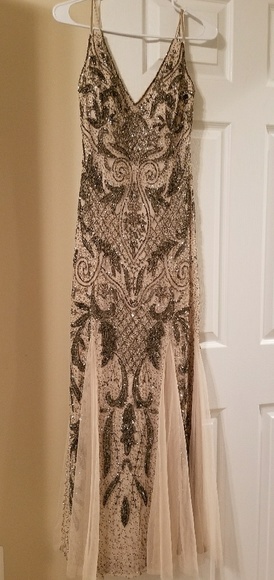 Gown - Picture 2 of 4