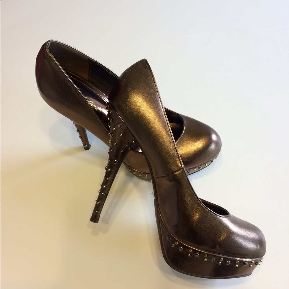 💥💥🔥🔥💥💥Bronze/copper heels studded