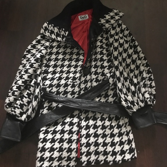 SOLD!!!    Pre owned Dolce and Gabbana wool coat - Picture 1 of 4