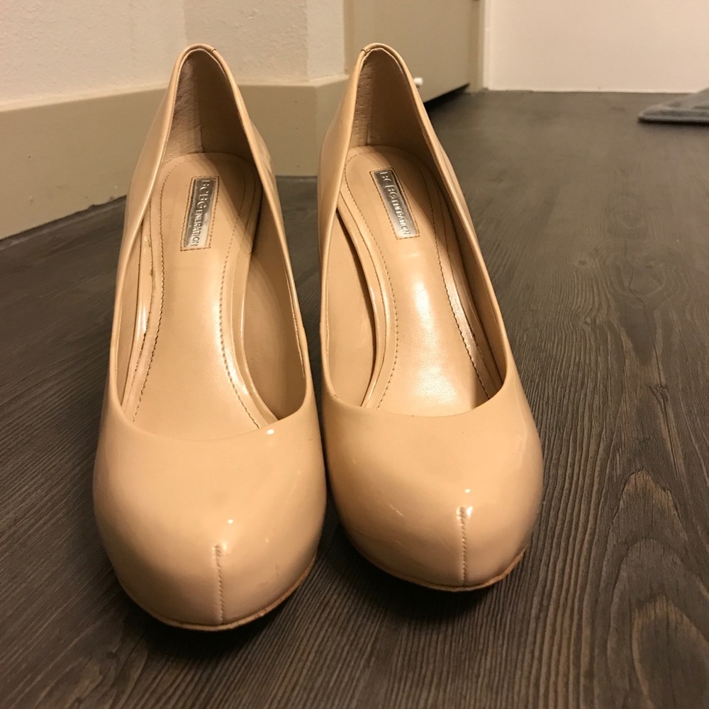 BCBG Size 7.5 Nude Pumps