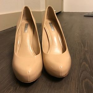 BCBG Size 7.5 Nude Pumps