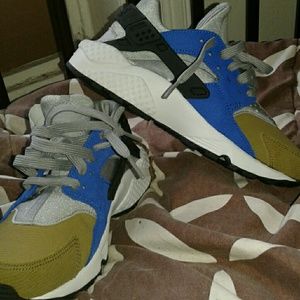 Nike Multi-Color Huaraches